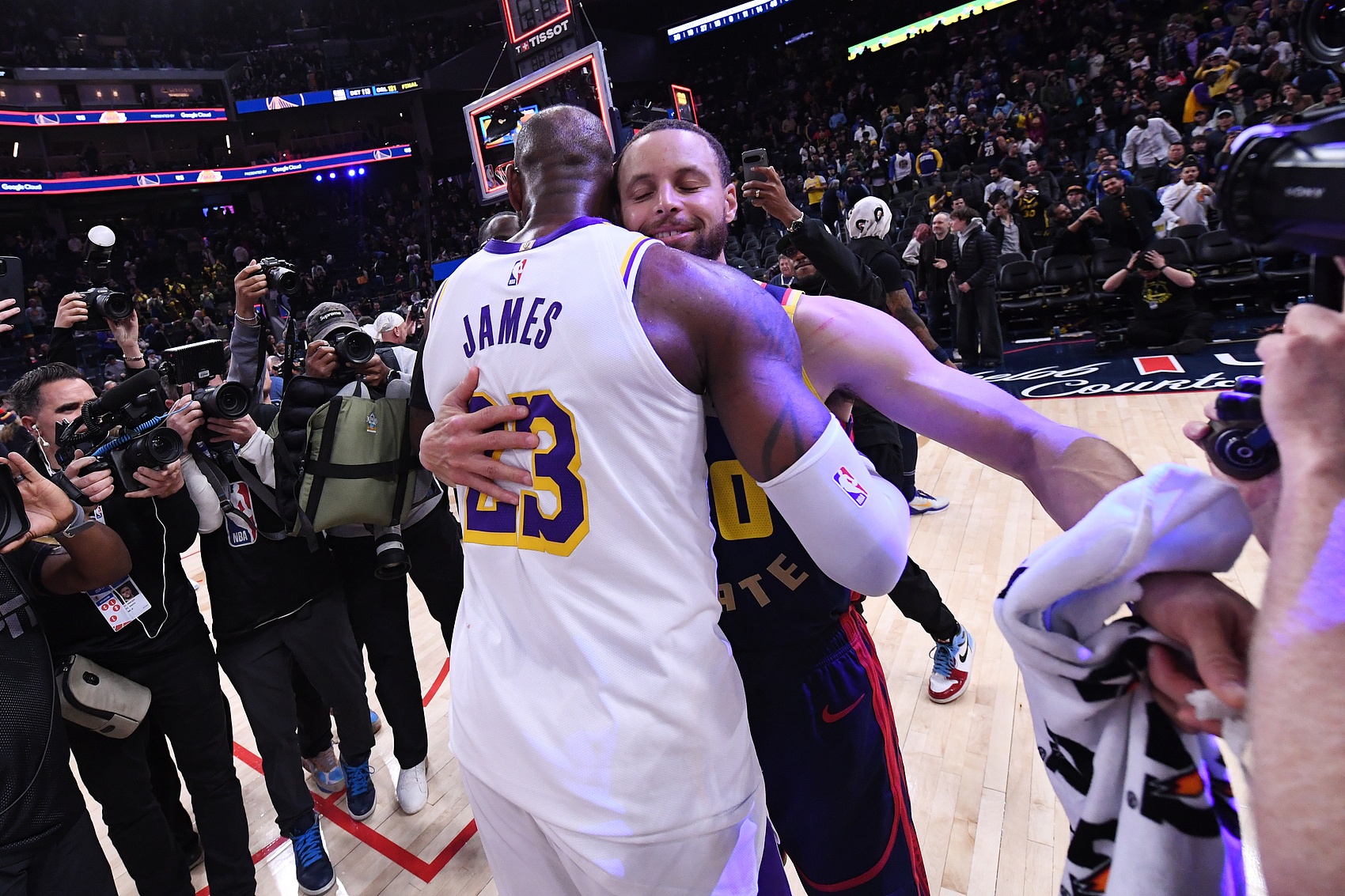 佛得角门将社媒粉丝破千万，超越12名NBA巨星
