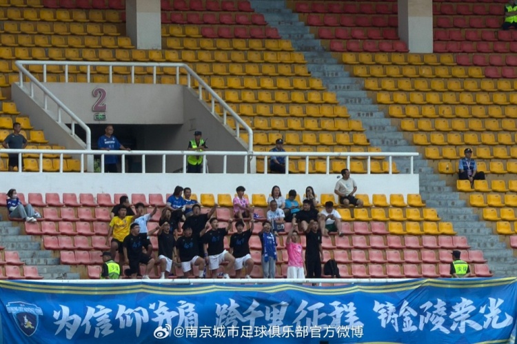 南京城市客场0-2完败大连鲲城 黄威半场造险无功而返