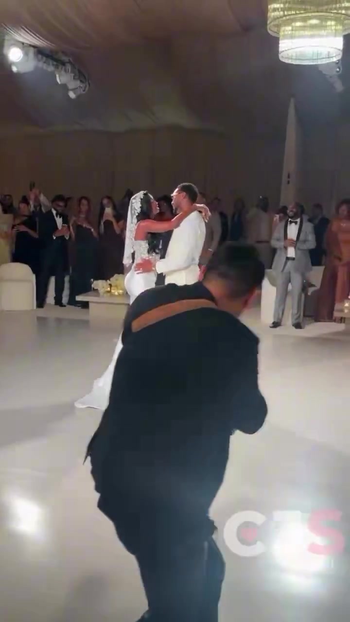 骑士核心米切尔完婚 杰伦·布朗与阿德巴约到场祝贺