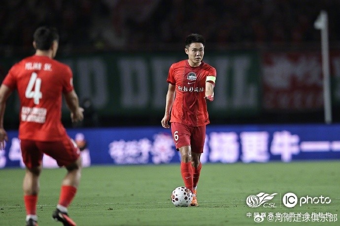 河南俱乐部彩陶坊1-1重庆铜梁龙 古斯塔沃连场破门